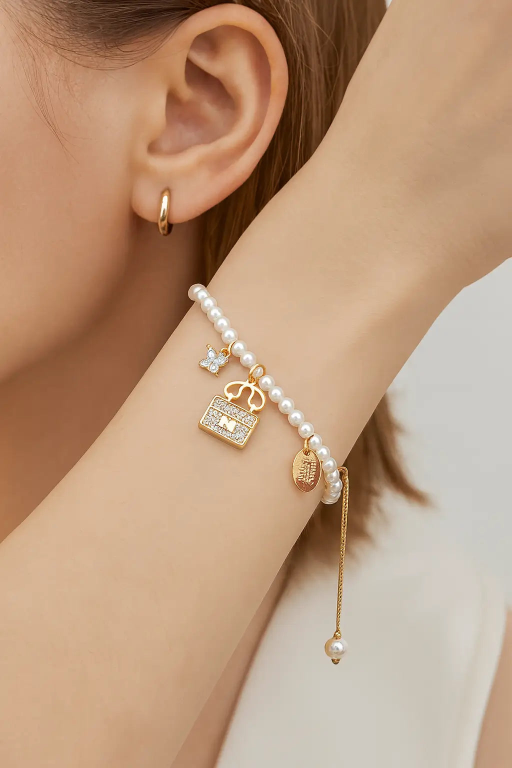 Elegant Pearl Charm Bracelet with Gold Handbag Pendant