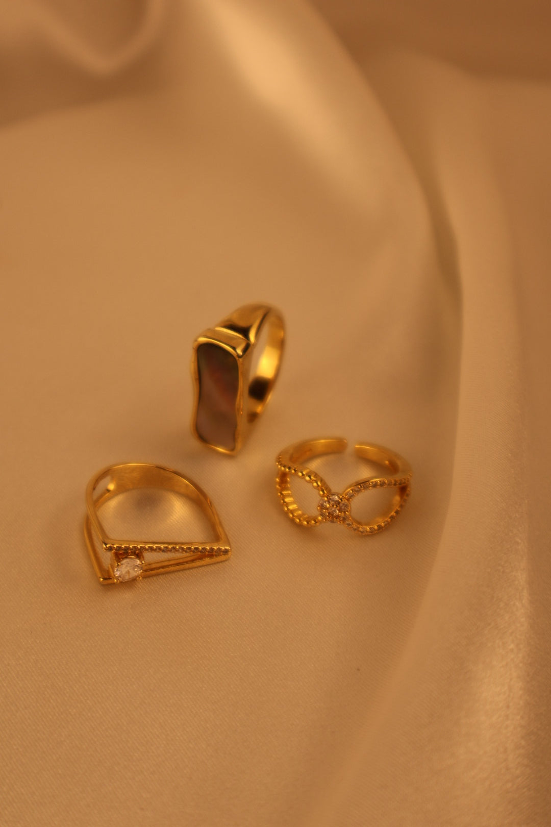 Golden Edge Ring Set (3 Pieces)