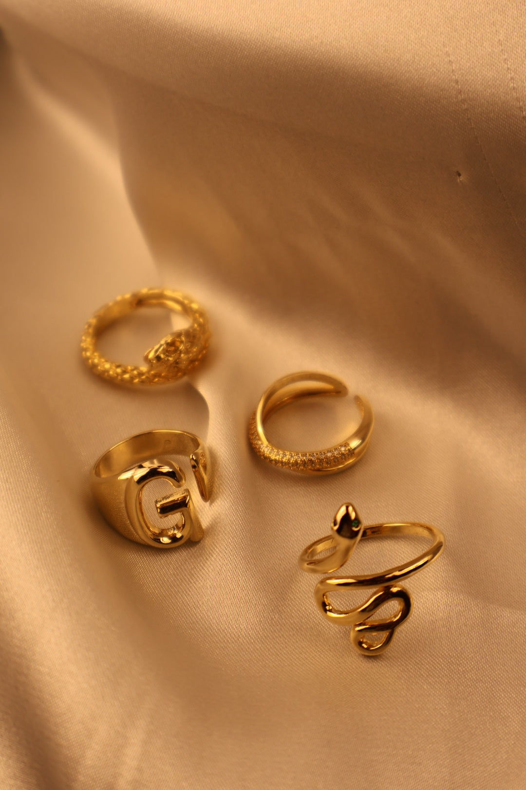 Gold Ring Set (4 Pieces)