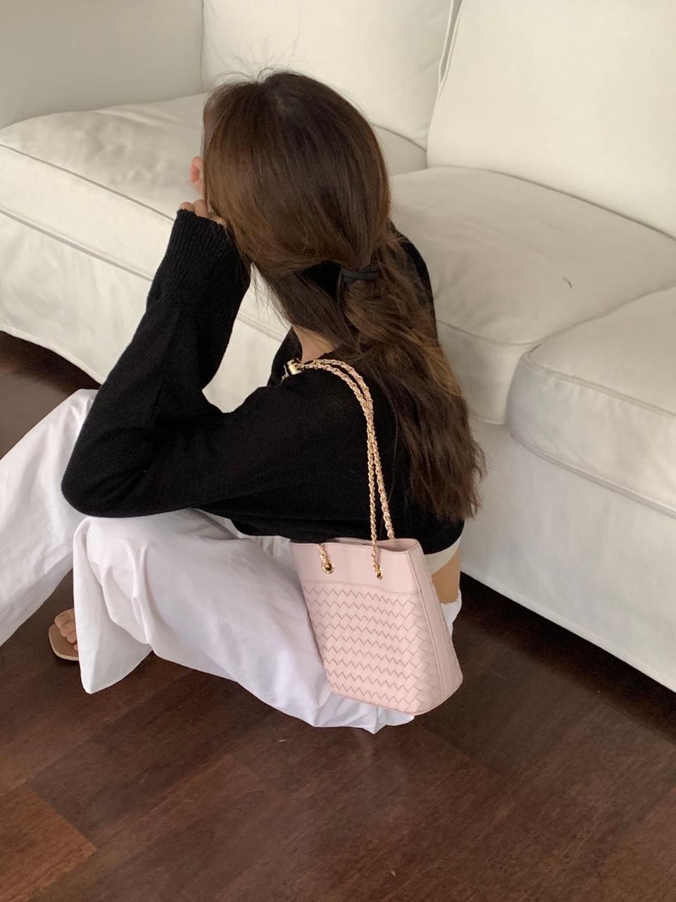 Chic Woven Pink Shoulder Bag