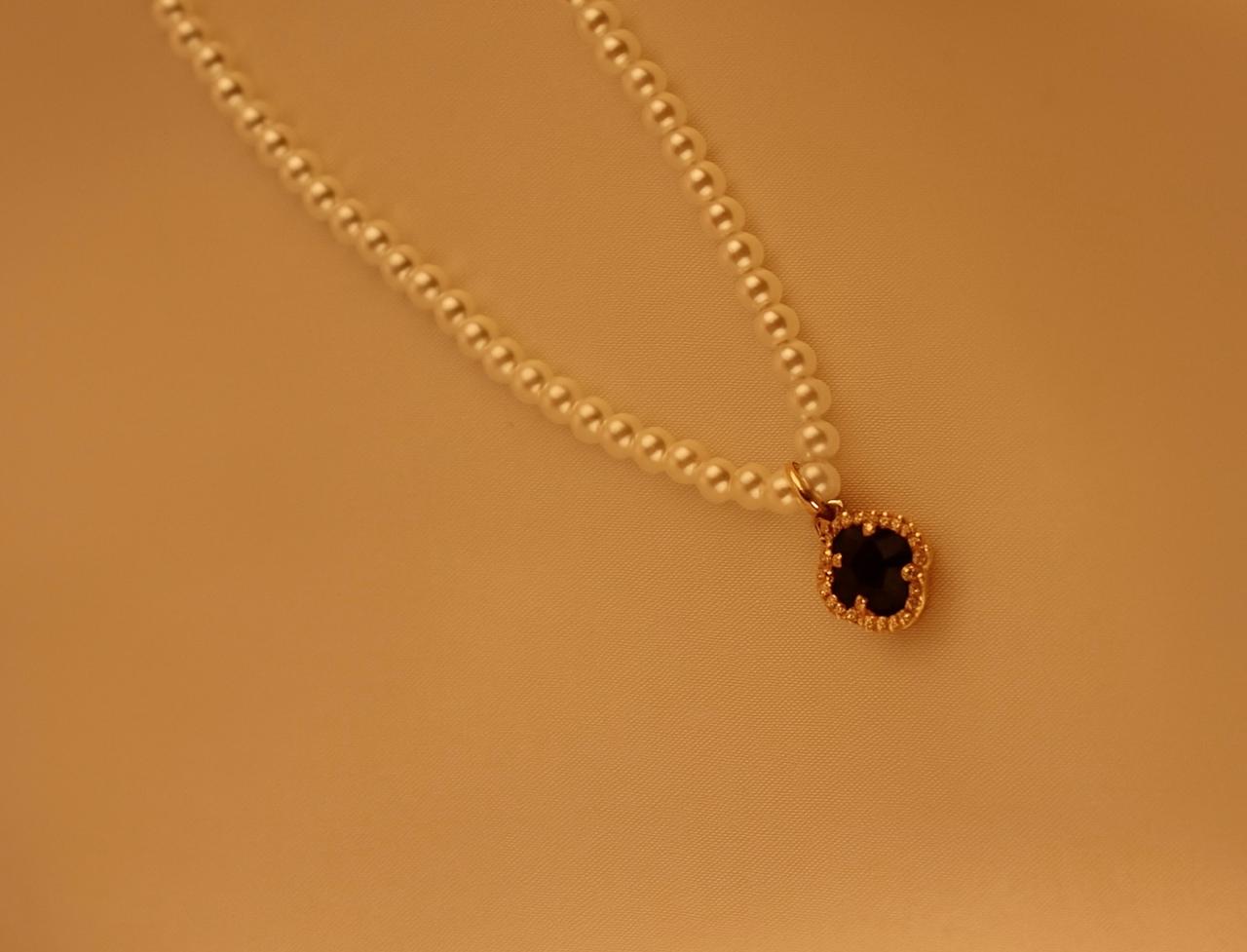 Classic Pearl Necklace with Black Gem Pendant