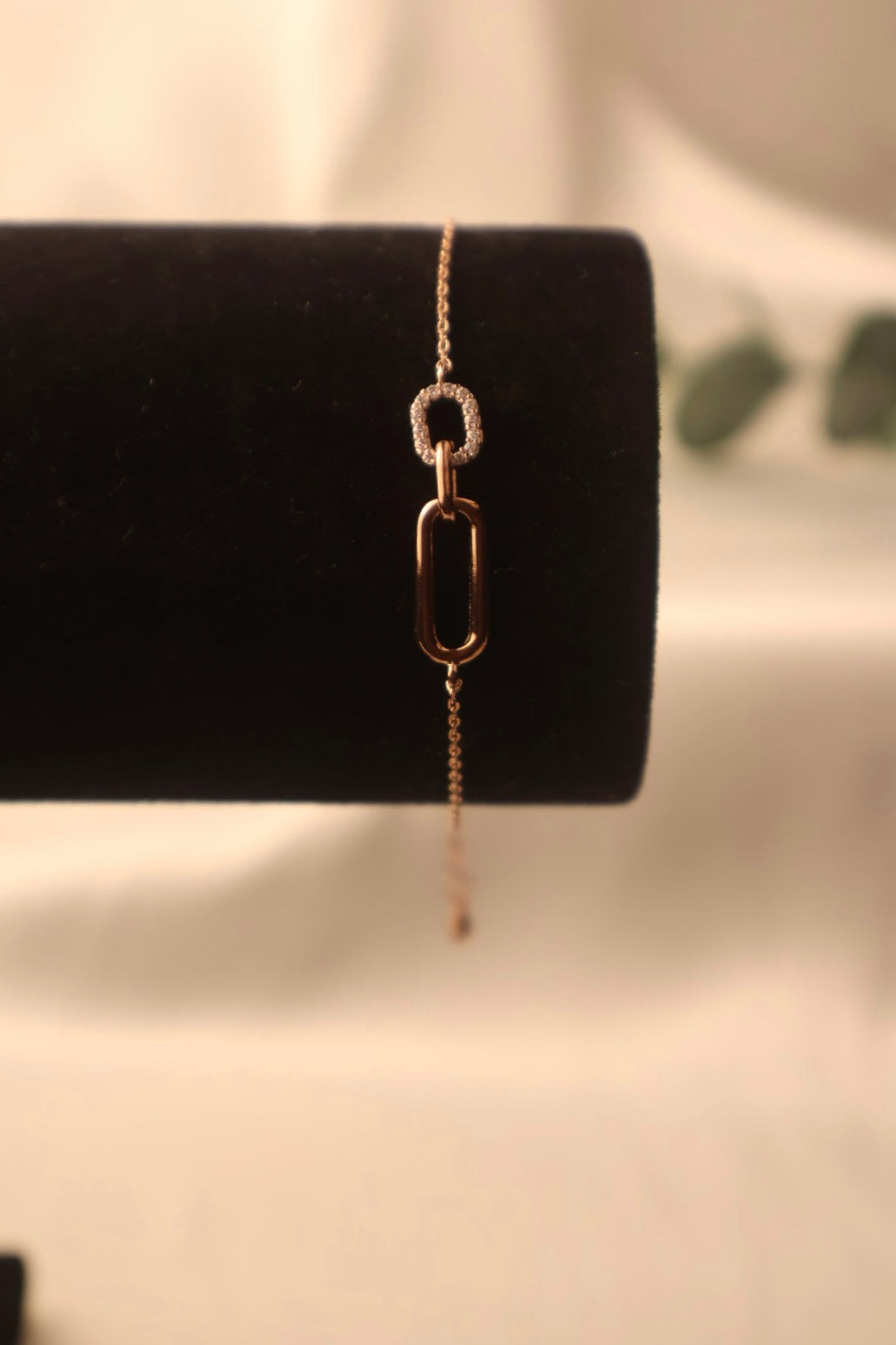 Two circle bracelet, rose gold