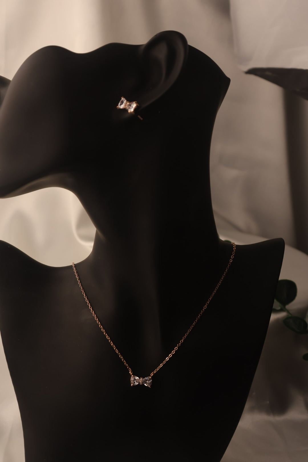 White ribbon earring & necklace set