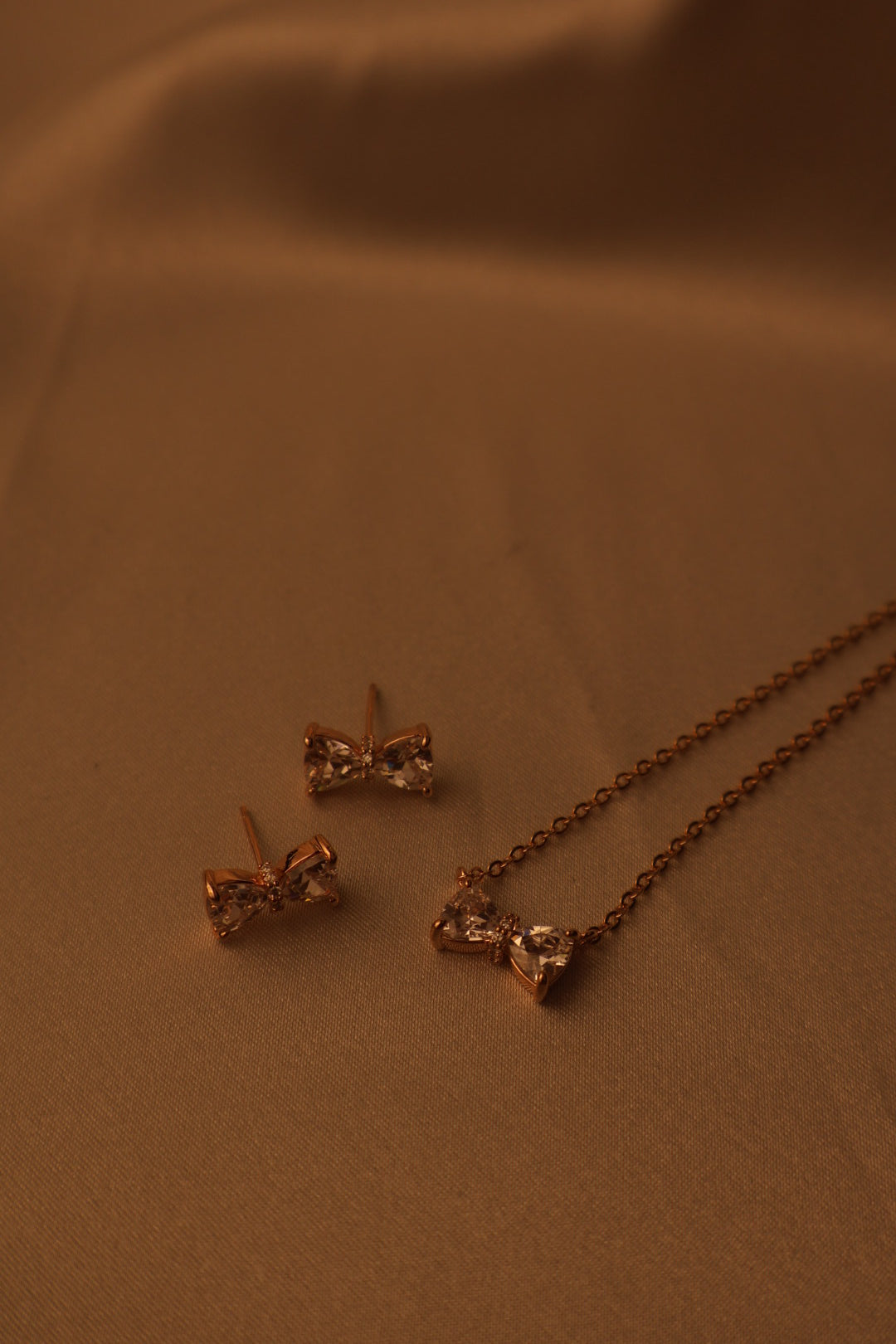 White ribbon earring & necklace set